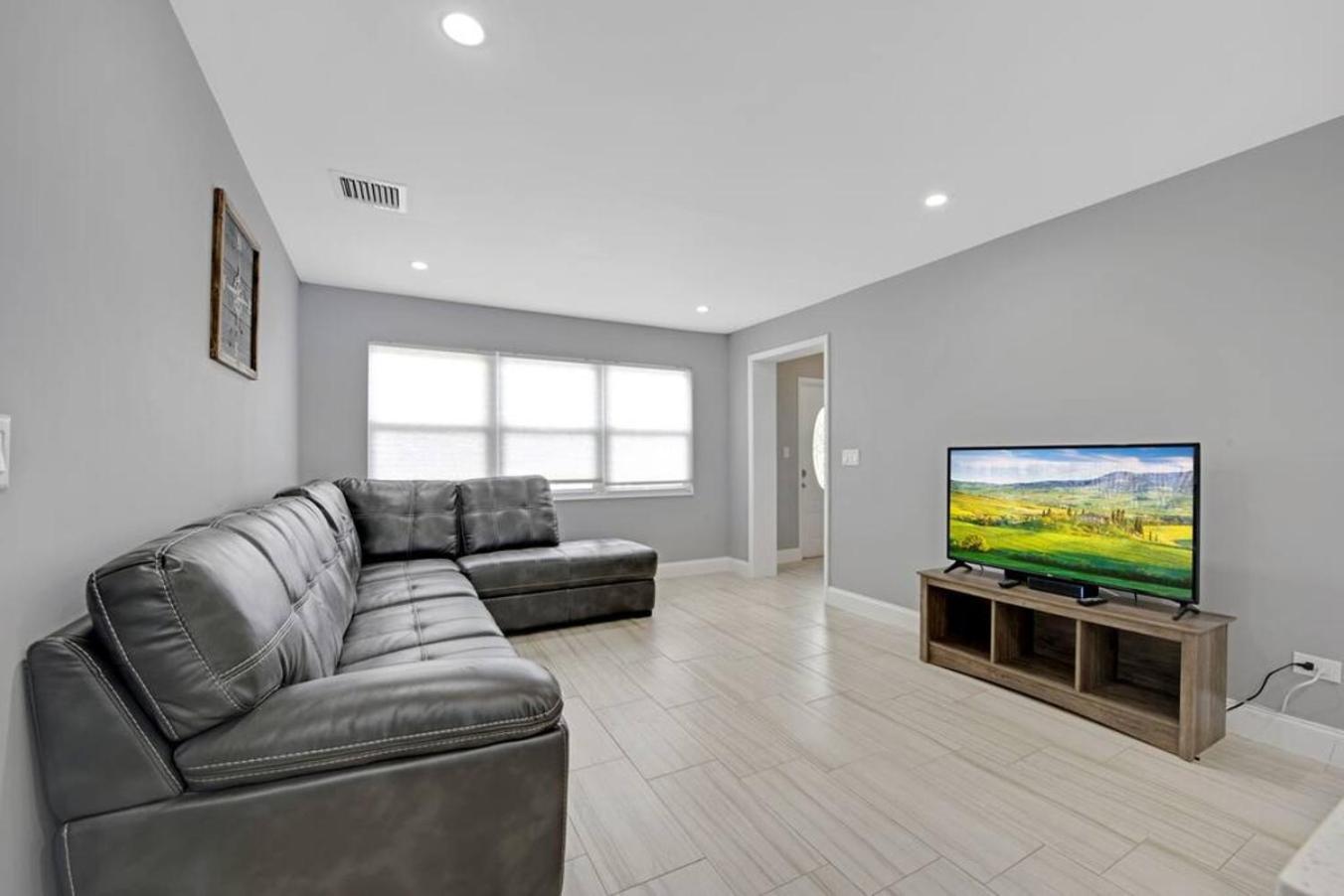 Lake House Unit 1 By Pmi Davie Bagian luar foto