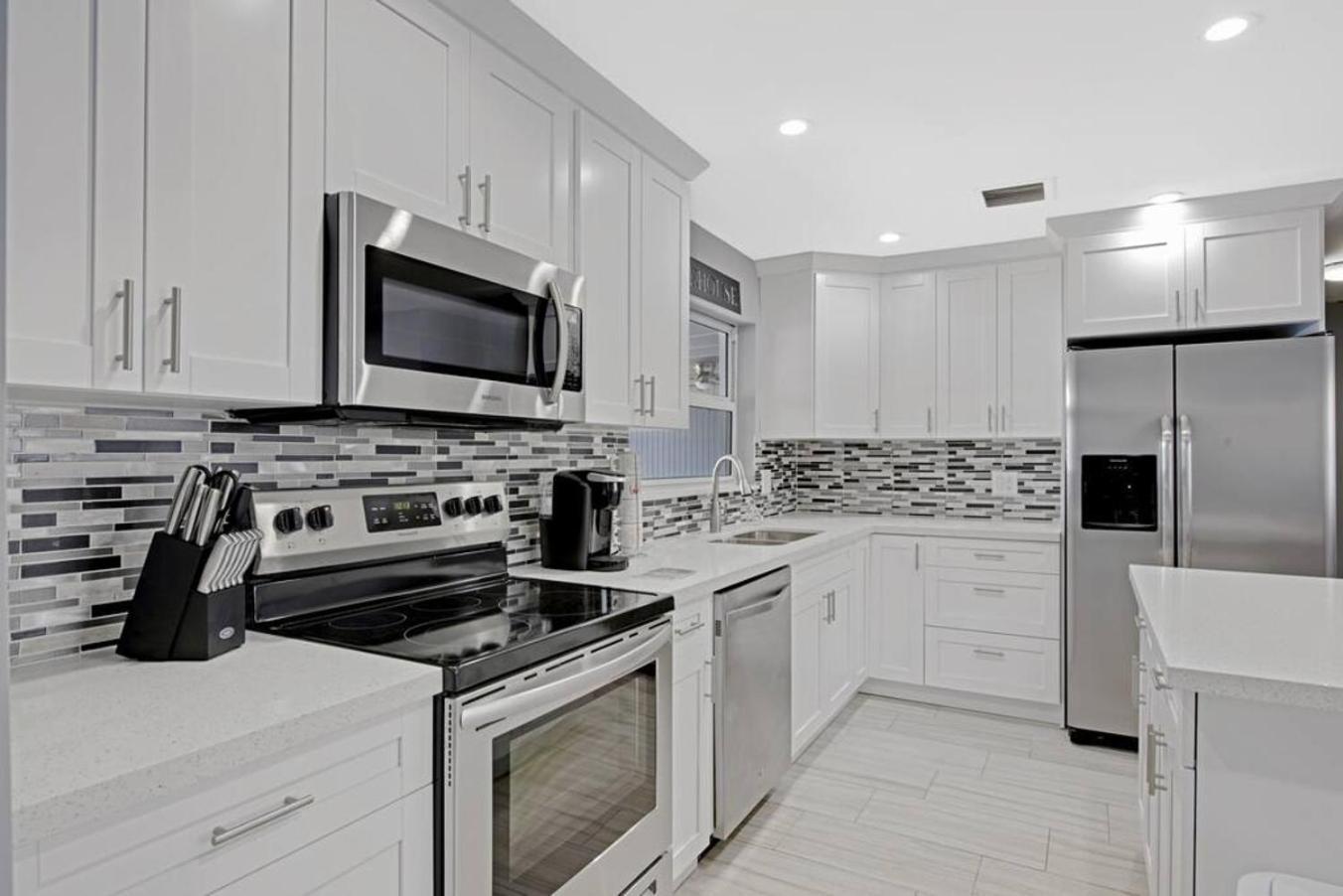 Lake House Unit 1 By Pmi Davie Bagian luar foto