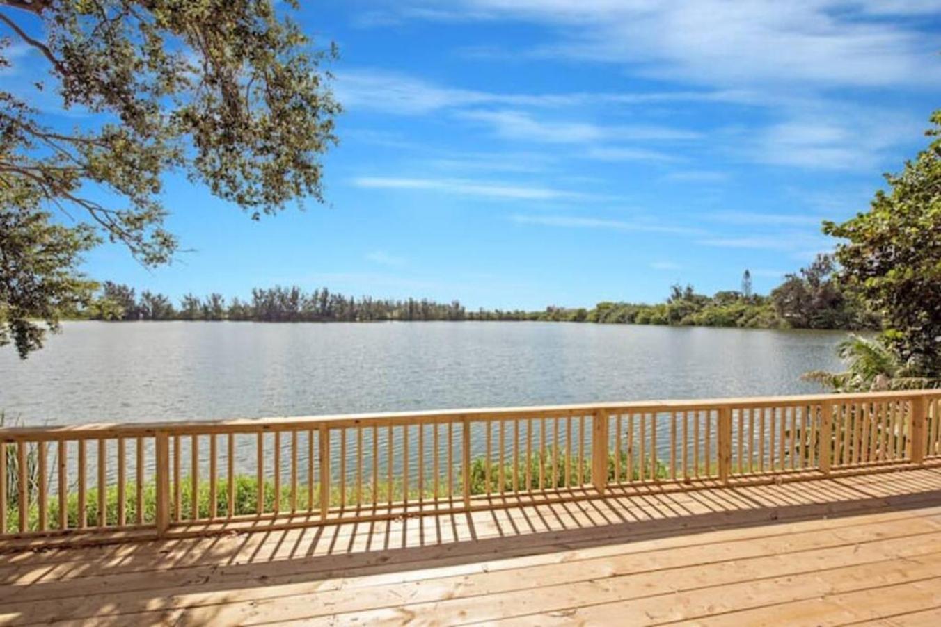 Lake House Unit 1 By Pmi Davie Bagian luar foto