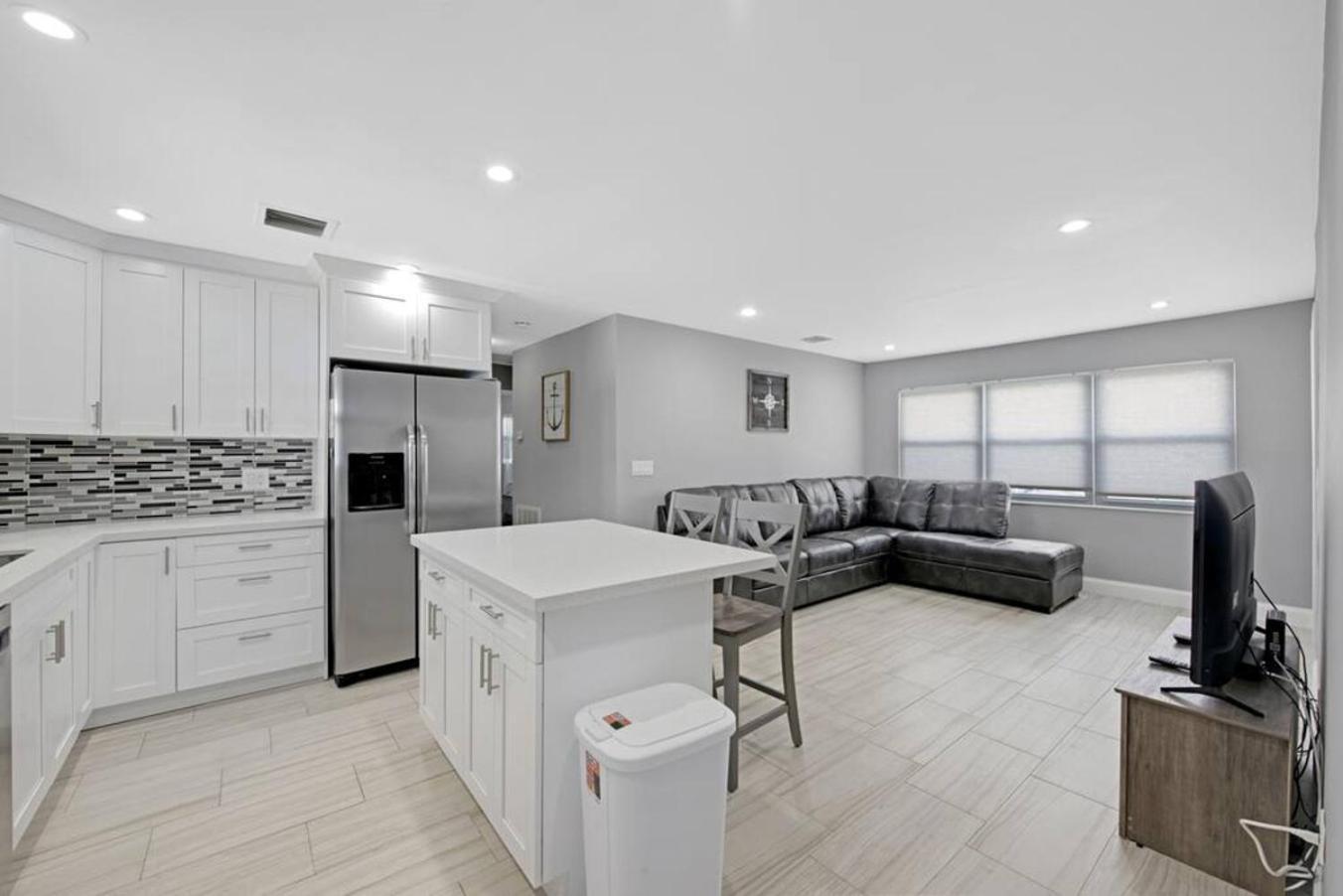 Lake House Unit 1 By Pmi Davie Bagian luar foto