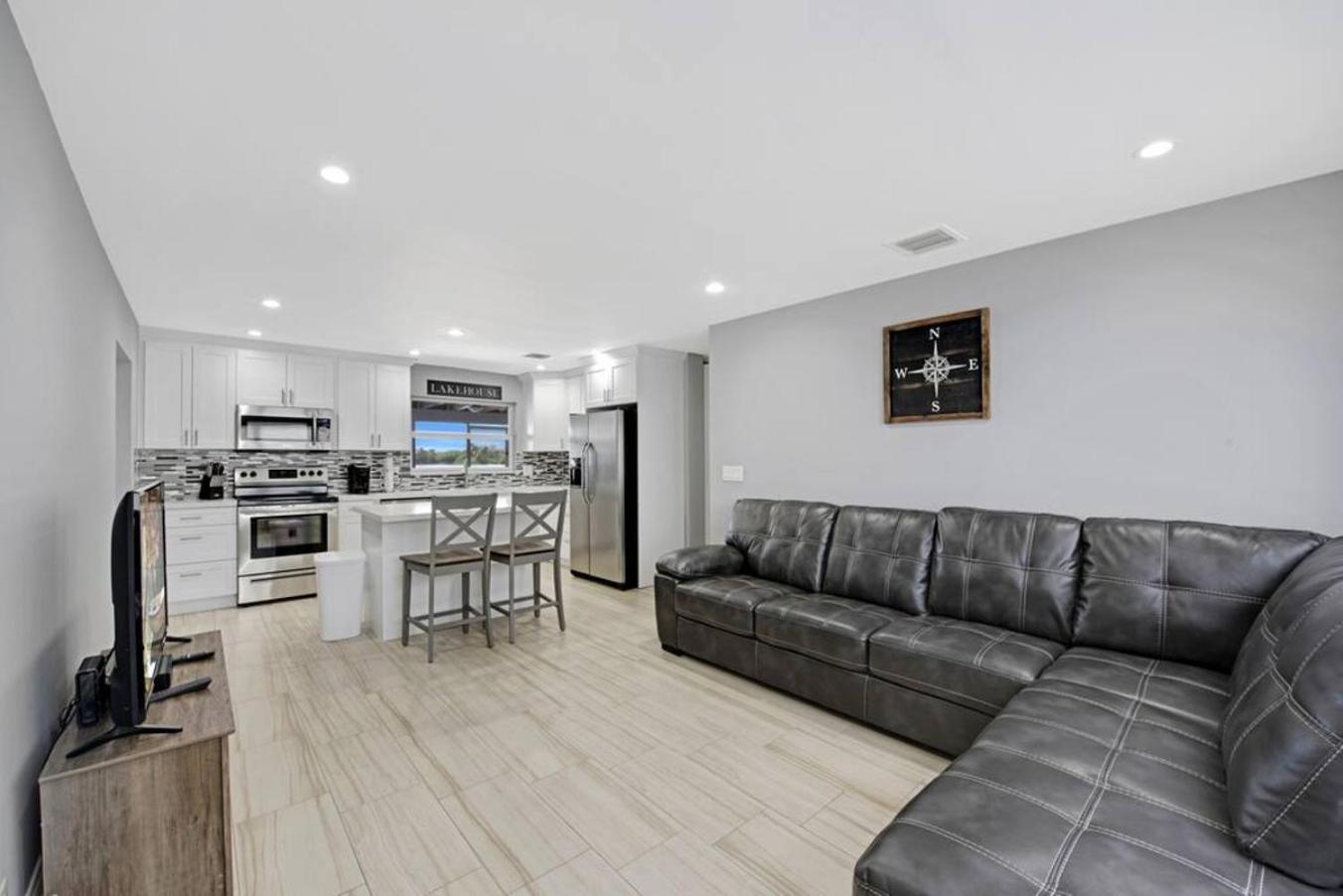 Lake House Unit 1 By Pmi Davie Bagian luar foto