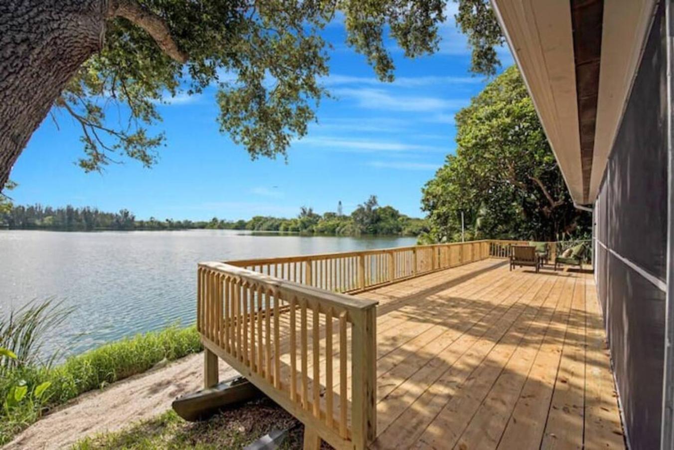 Lake House Unit 1 By Pmi Davie Bagian luar foto